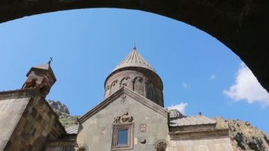 Antik Ermeni Kilisesi, hareket halindeyken vuruldu