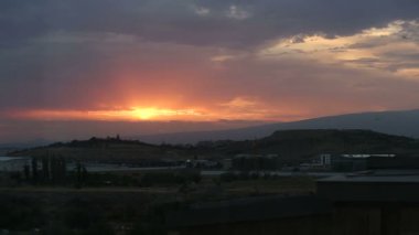 Günbatımı, bulutlar, kuşlar, manzara, doğa.