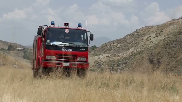 Isuzu Tűzoltóautó Jerevánban Örményországban 2019 Augusztus — Stock videók