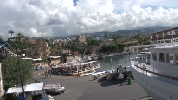 Old Byblos Porto Pesca Barcos Pesca Navios Carros Estacionados Pessoas — Vídeo de Stock