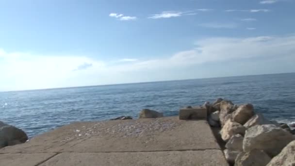 レバノンのベイルートの石造りの海岸のパノラマ — ストック動画