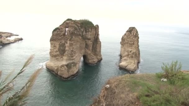 Ilha Rochosa Mar Pombos Rock Raouche Beirute Líbano — Vídeo de Stock