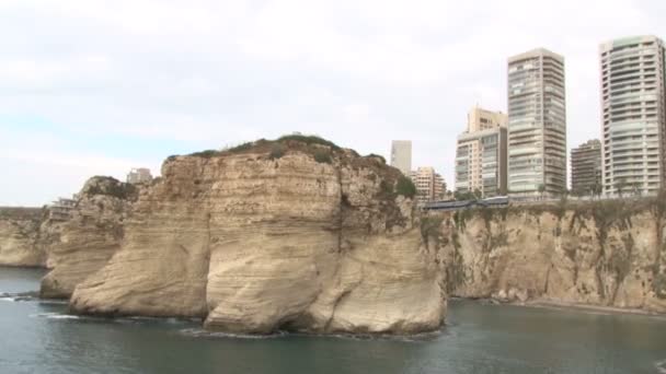 Île Rocheuse Dans Mer Pigeons Rock Raouche Beyrouth Liban — Video