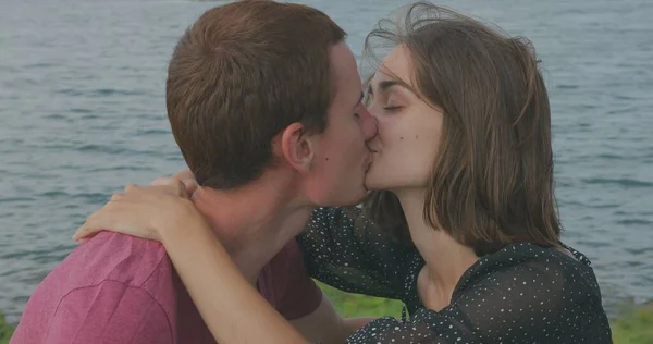 Couple Love Kissing Pier Next Sea — Stock Photo, Image