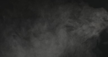 Çok renkli dumanlar uçar gider. 