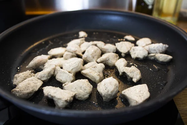 Bir mutfak evde yemek yapma 