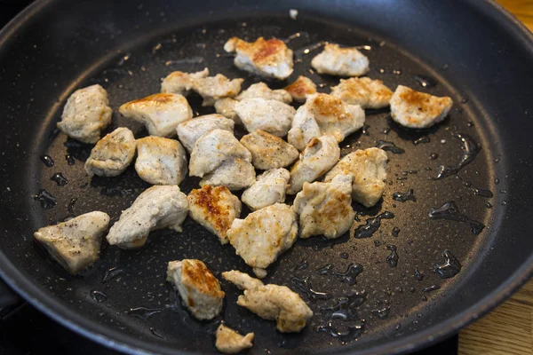 Bir mutfak evde yemek yapma 