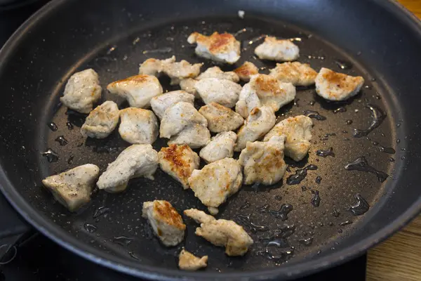 Bir mutfak evde yemek yapma 