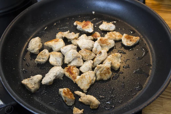 Bir mutfak evde yemek yapma 