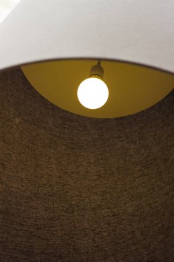 Sokakta modern ışıklar