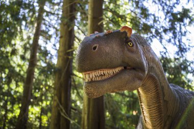 Danimarka'da bir parkta dinozor