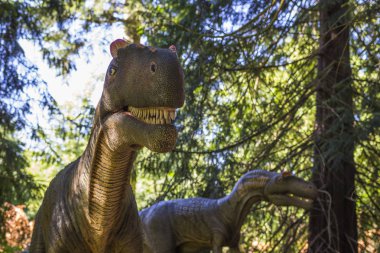 Danimarka'da bir parkta dinozor