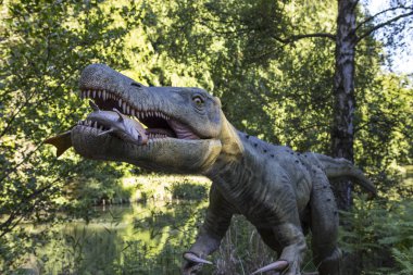 Danimarka'da bir parkta dinozor