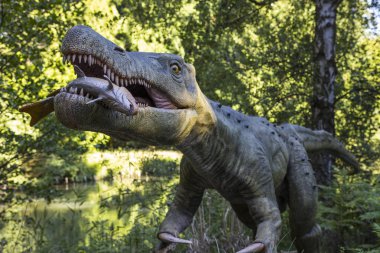 Danimarka'da bir parkta dinozor