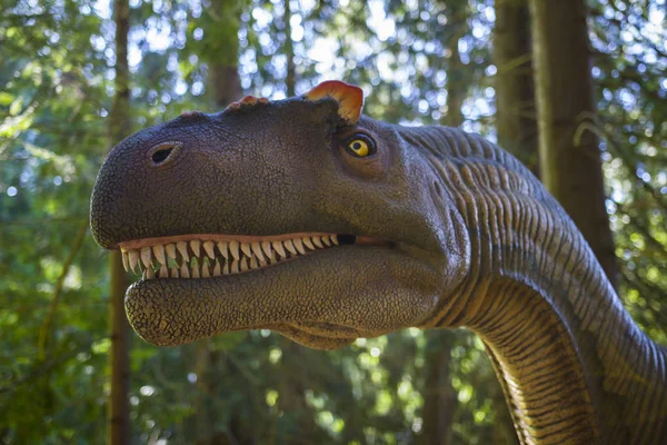 Danimarka'da bir parkta dinozor