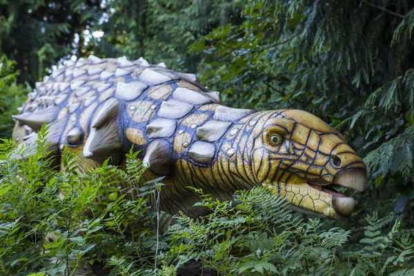 Danimarka'da bir parkta dinozor