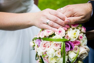 Faroe Adaları'nda bir düğünde düğün gelin 