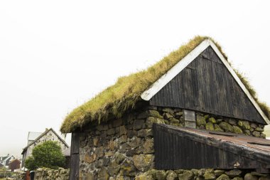 Faroe Adaları'nda eski taş ev 