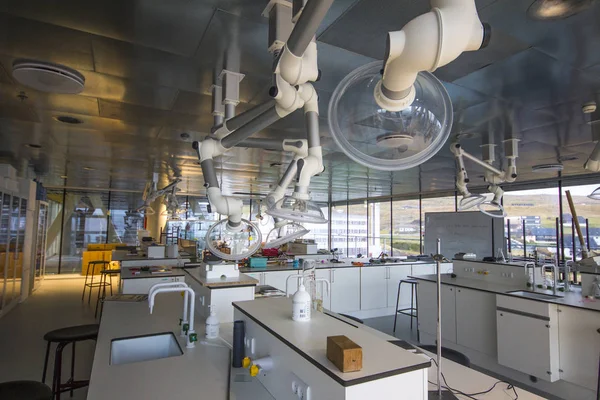 法罗群岛一所大学的实验室 — 图库照片