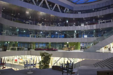 Faroe Adaları'nda bir üniversitede Halk Kütüphanesi 