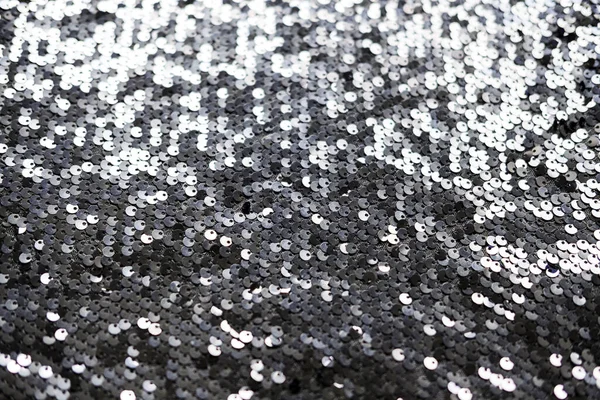 Sequin tkaniny tekstury. Błyszczący srebrny błyszczący tło. Odzieżowy kawałek błyszczącego metalu na wystawne przyjęcie, świętowanie. Zbliżenie. — Zdjęcie stockowe