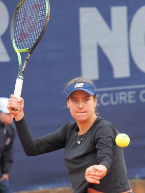 Nürnberg, Almanya - 22 Mayıs 2019: Ruman tenisçi Sorana Cirstea Euro 250.000 Wta Versicherungscup Turnuvası 2. tur maçında Belçikalı tenisçi Kirsten Flipkens ile karşılaştı