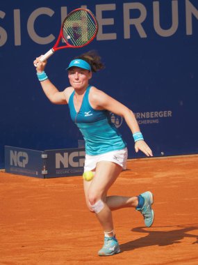 Nürnberg, Almanya - 24 Mayıs 2019: Euro 250.000 Wta Versicherungscup Turnuvası yarı final maçında Çek tenisçi Katerina Siniakova'ya karşı yavaşlayan oyuncu Tamara Zidansek
