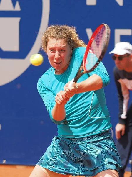 Nürnberg, Almanya - 23 Mayıs 2019: Alman tenisçi Anna-Lean Friedsam Euro 250.000 Wta Versicherungscup Turnuvası çeyrek final maçında Kazachstan'dan tenisçi Yulia Putintseva'ya karşı