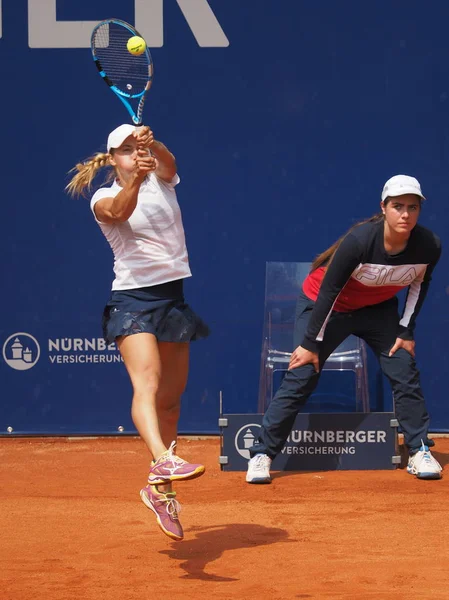 Nürnberg, Almanya - 23 Mayıs 2019: Kazach tenisçi Yulia Putintseva Euro 250.000 Wta Versicherungscup Turnuvası çeyrek final maçında Alman oyuncu Anna-Lena Friedsam karşı