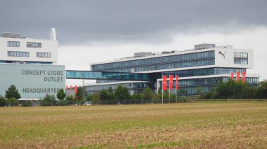 Herzogenaurach, Almanya - 19 Ağustos 2019: Herzogenaurach köyünde küresel spor markası Puma'nın genel merkezi