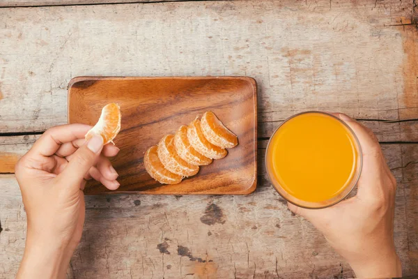 Gözlük mandalina portakal suyu ve meyve, yüksek C vitamini