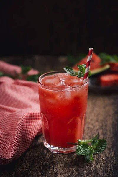 Erfrischender Sommer Wassermelonensaft Glas Mit Scheiben Wassermelone — Stockfoto