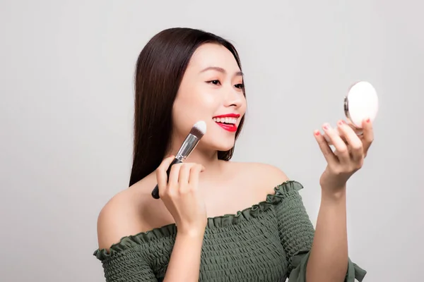 Primer Plano Retrato Mujer Asiática Cuidado Piel Usando Maquillaje Sobre —  Fotos de Stock