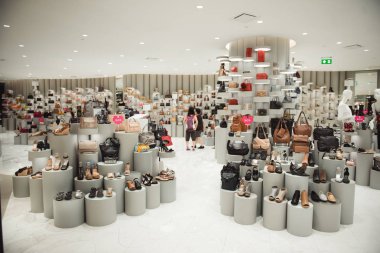 Bangkok, Tayland - 22 Ocak 2017: Moda ürünleri Siam keşif Mall, Bangkok, Tayland