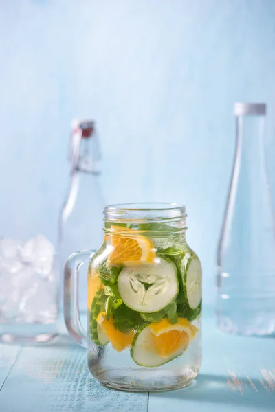 Detox Water Dengan Sayuran Dan Buah Buahan Diet Sehat Makan — Stok Foto