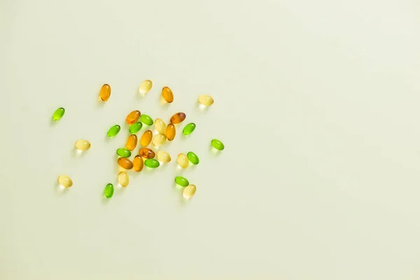 Voeding Vitaminen Kleurrijke Zachte Gelatine Capsules Lichtgroene Achtergrond — Stockfoto