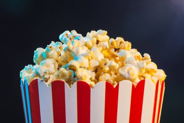 Sinema açık renkli, film kavramı üzerinde patlamış mısır
