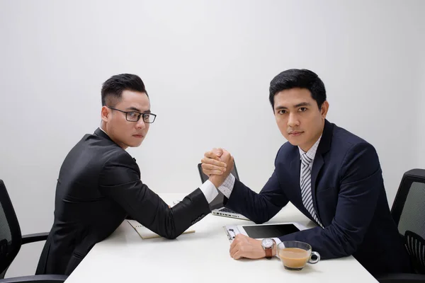 Two Businessmen Competing Arm Wrestling Office — Stock Photo, Image