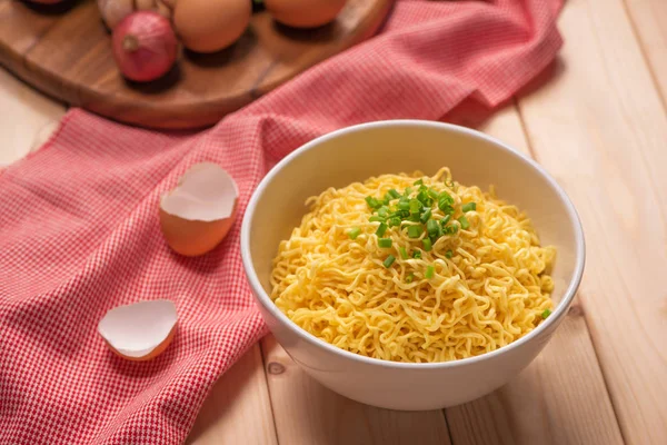 Macarrão Instantâneo Tigela Com Legumes — Fotografia de Stock