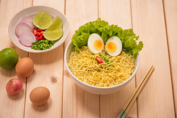 Asiatische Nudeln Mit Gemüse Und Gekochtem — Stockfoto