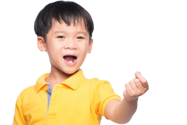 Pequeño Chico Asiático Mostrando Diente Leche Perdido Mano Primer Plano — Foto de Stock