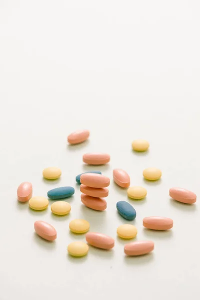 Comprimidos Coloridos Con Cápsulas — Foto de Stock