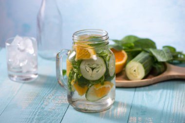 Sebze ve meyve suyu detoks. Sağlıklı beslenme diyet ve kilo kaybı.