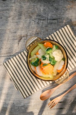 Cam Aranjman peçeteye çeşitli sebze yakın çekim