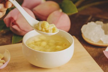 Vietnamca gıda, tatlı lotus lotus fasulye ve şeker şeker ile Bulamaç tohum. 