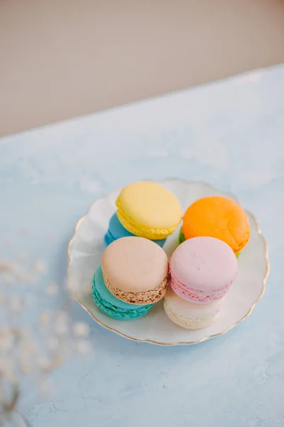 Deliciosos Bolos Pastel Coloridos Franceses Placa Vista Superior — Fotografia de Stock