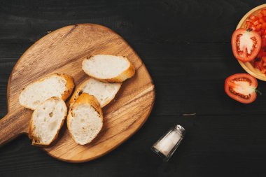 Lezzetli İtalyan bruschetta domates ile hazırlama