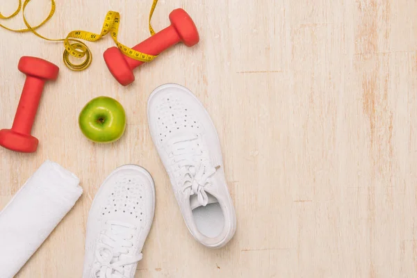 Sportschoenen Water Met Set Voor Activiteiten Houten Vloer — Stockfoto