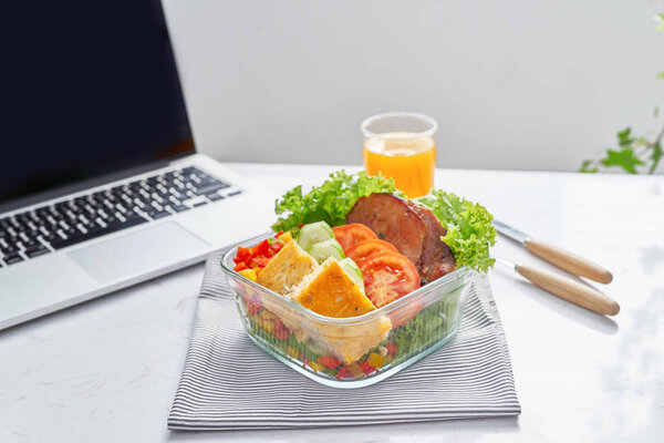 Здоровое питание на обед на работе. Еда в офисе
