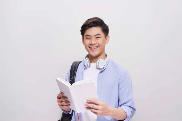 Sonriente Asiático Macho Estudiante Holding Libro — Foto de Stock